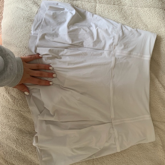 ⚡️HIGH WAIST Lululemon Pleated lost in pace Skirt White 6⚡️ - Picture 3 of 5